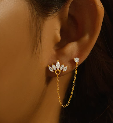 Helix piercing with a gold chain woman
