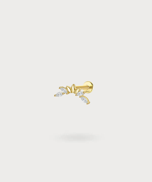 'Aria' ear jewelry with sparkling zircon, embodying discreet luxury and modern elegance