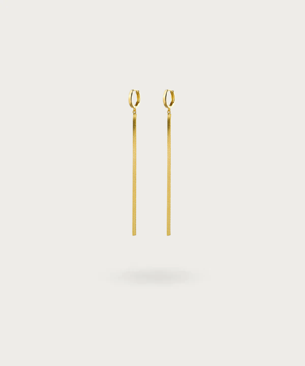 Evelyn's dangling snake chain earrings gracefully blend classic hoop design with a modern twist.