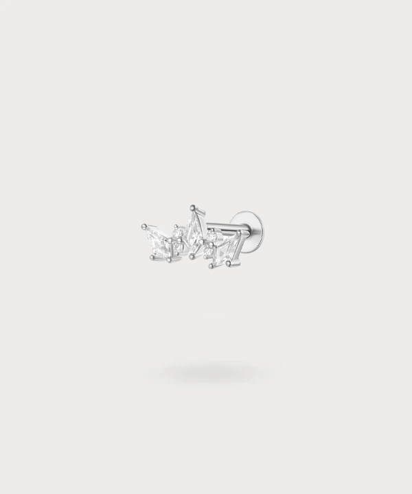 Illuminate your helix with the sophistication of the Gemma piercing