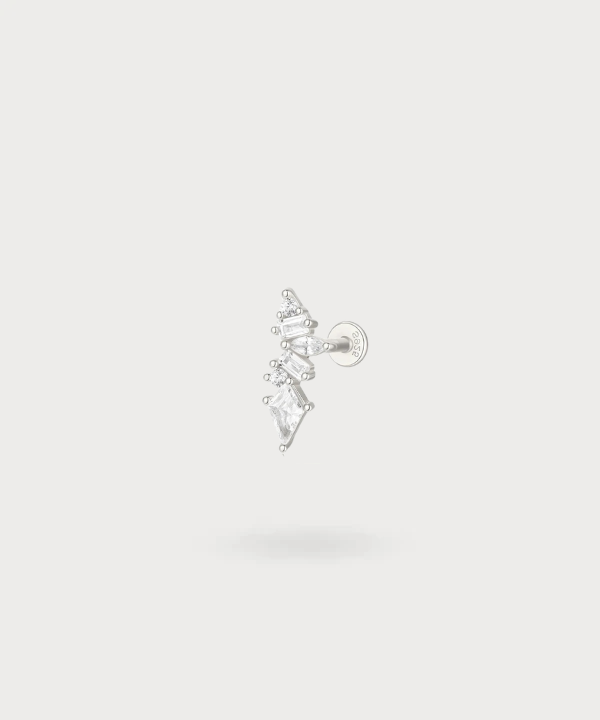 Subtlety and shine with the Haize piercing, perfect for a sophisticated flat style