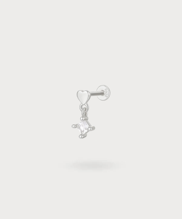 Enara helix piercing, a design that blends heart and star in a delicate sparkle