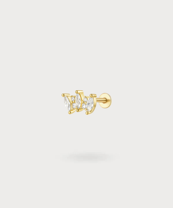 Anaya Lobe Piercing: An elegant cascade of zircons available in gold or silver.