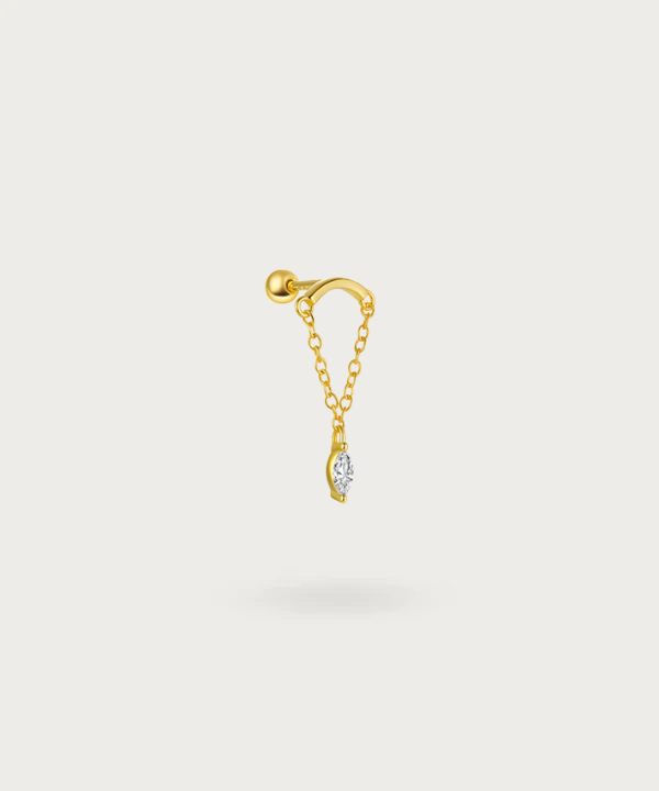 Detail of the Flat Pendant Piercing, highlighting its elegant design.
