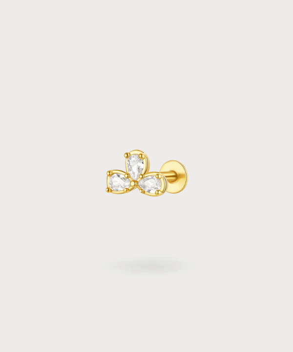 Margarita flat piercing in gold with three unique and delicate petals