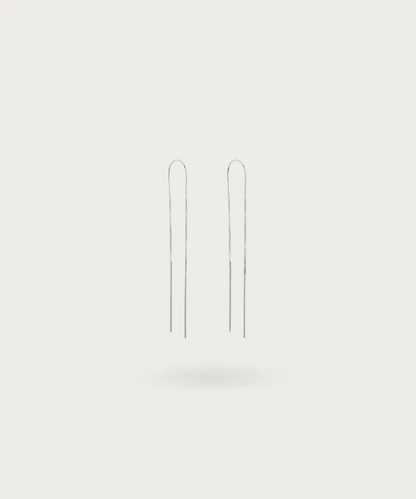 The perfect fusion of simplicity and sophistication: Carina's sterling silver long earrings.