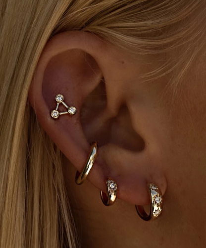 "Full presentation of the Laia earrings, reflecting unparalleled elegance."