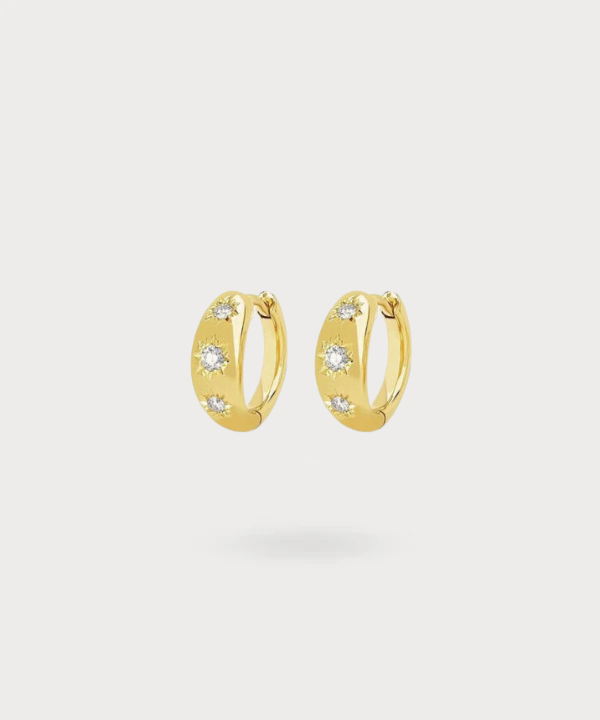 "Detail of the Laia earrings with an 18k gold-plated finish, reflecting the light"