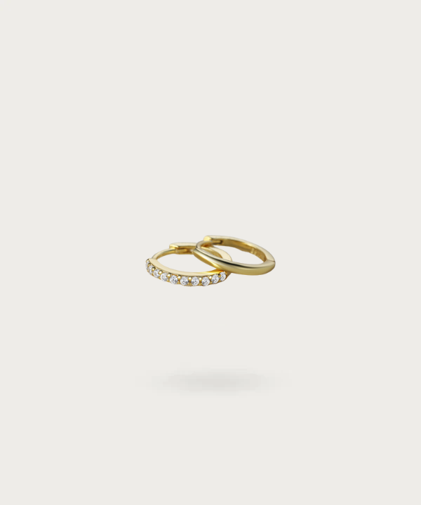 Sienna's shining duo: plain hoop and zirconia-adorned ring.