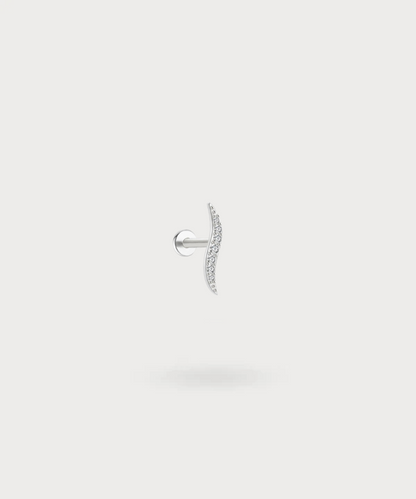 Shine bright with the Yellen flat piercing, available in gold or silver.