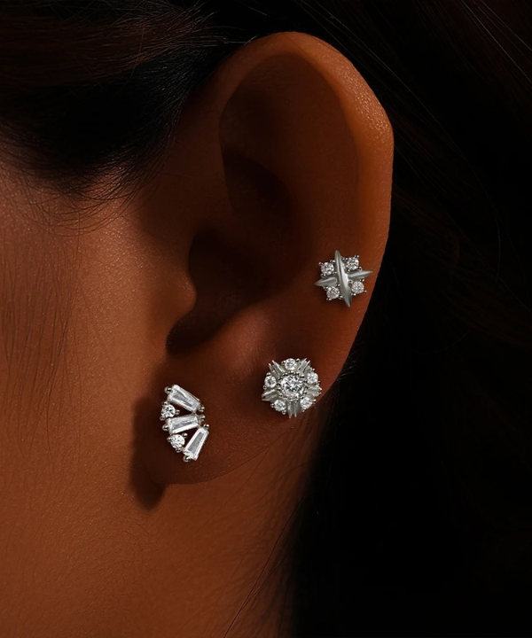 Sophistication meets everyday wear with the Angie helix piercing