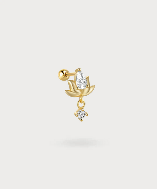 Flat Miriam piercing with zircon, where the delicacy of nature meets the brilliance of luxury.