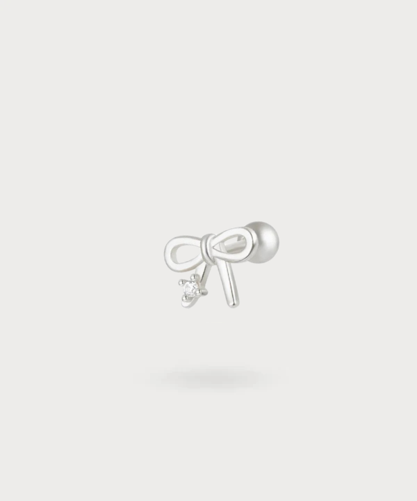 Discreet elegance with the Isabel helix piercing, perfect for the helix