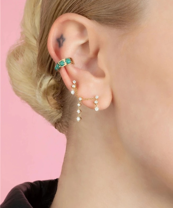 Illuminate your style with the Oihana double earlobe piercing