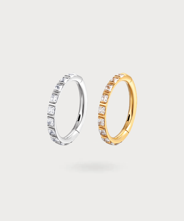 Express your style with Andrea, a snug piercing that blends subtle shine with flawless design