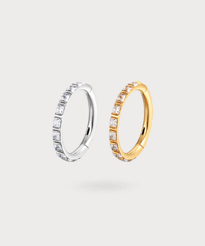 Express your style with Andrea, a snug piercing that blends subtle shine with flawless design