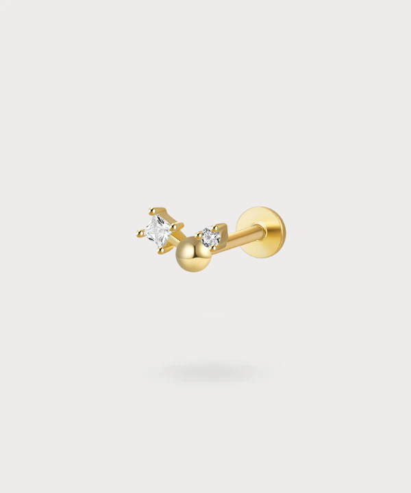 Yolanda, the titanium lobe piercing that pairs two zircons for a doubled radiance