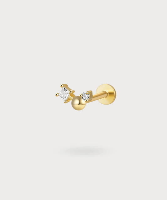 Yolanda, the titanium lobe piercing that pairs two zircons for a doubled radiance