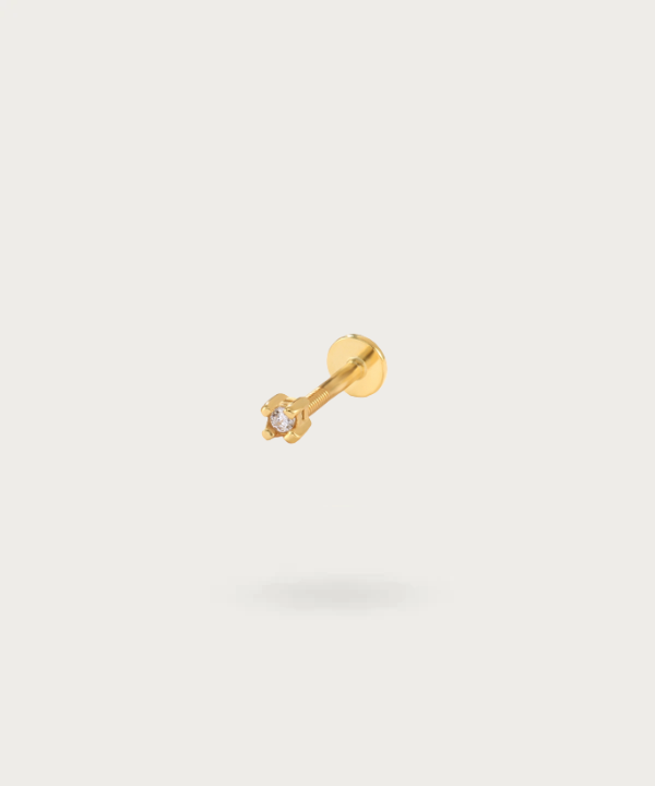 Flat Stud Piercing in 925 gold-plated silver.