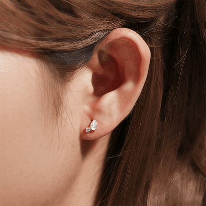 Minerva, where sophistication meets sparkle in a lobe piercing