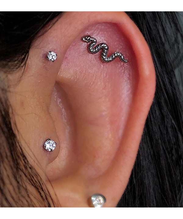 Raquel Snake Piercing, a wise choice for a sophisticated look