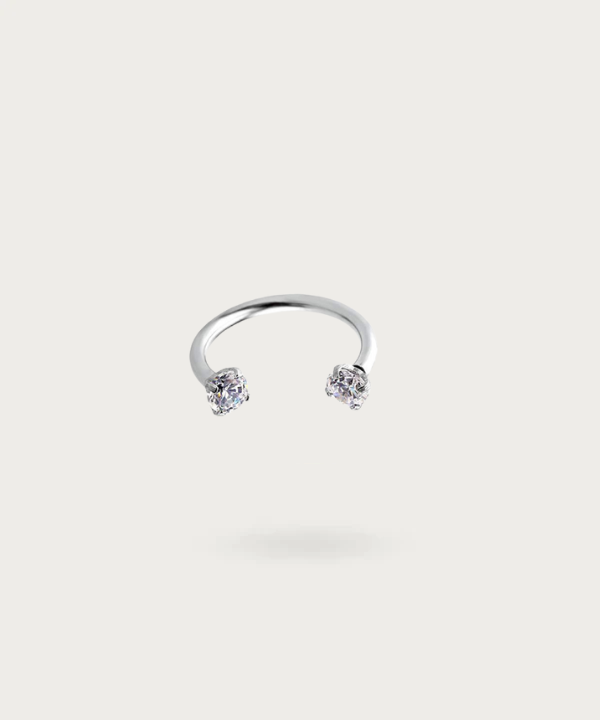 Modern and sophisticated design of Yakira Forward Helix Piercing