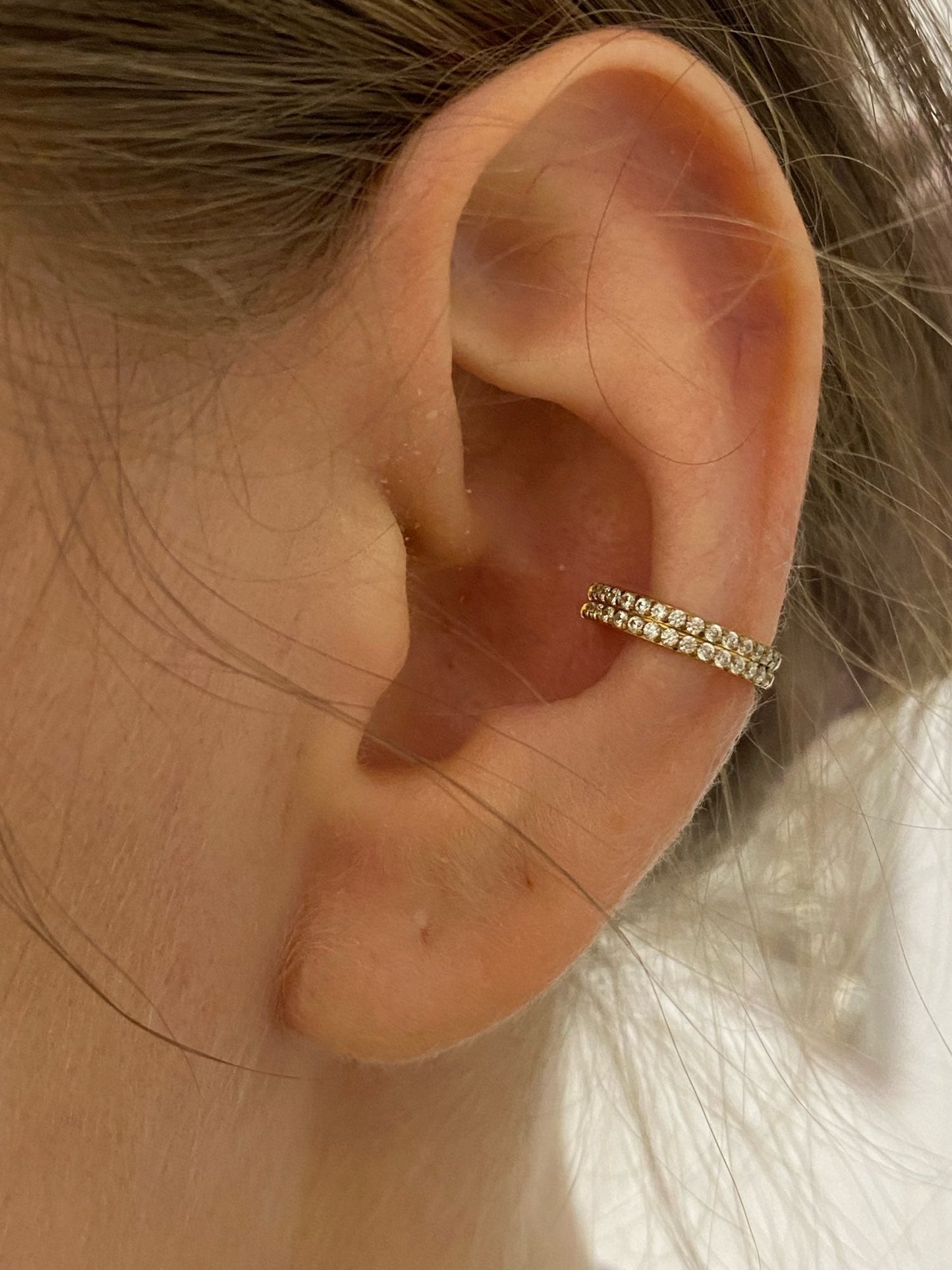 Overview of the gold Double Hoop Rook Piercing clicker